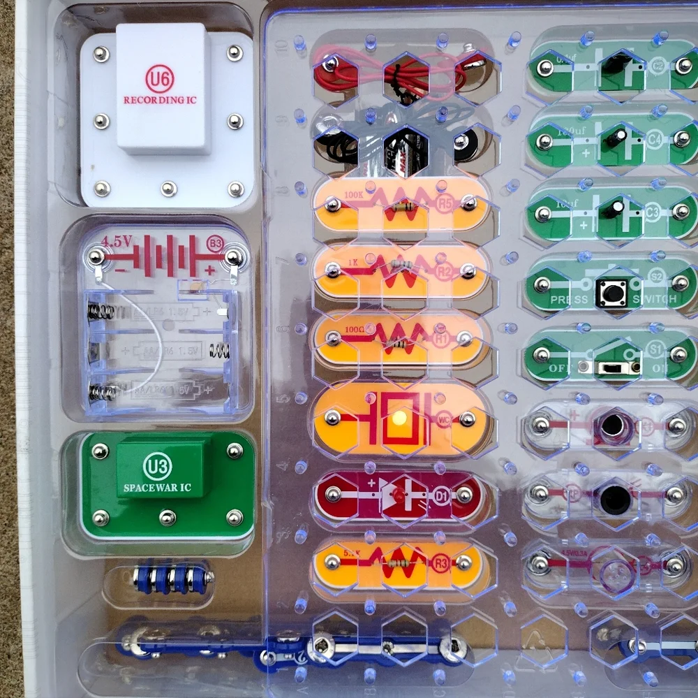 Snap Circuits 203 Electronics Experiment Kit - Picture 3 of 8